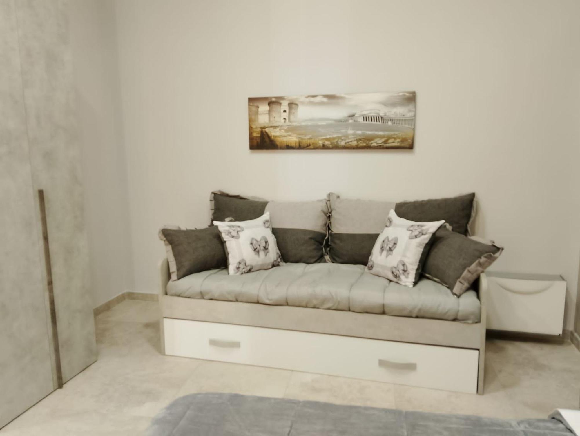 Апартаменты Mary House Napoli Centro Экстерьер фото