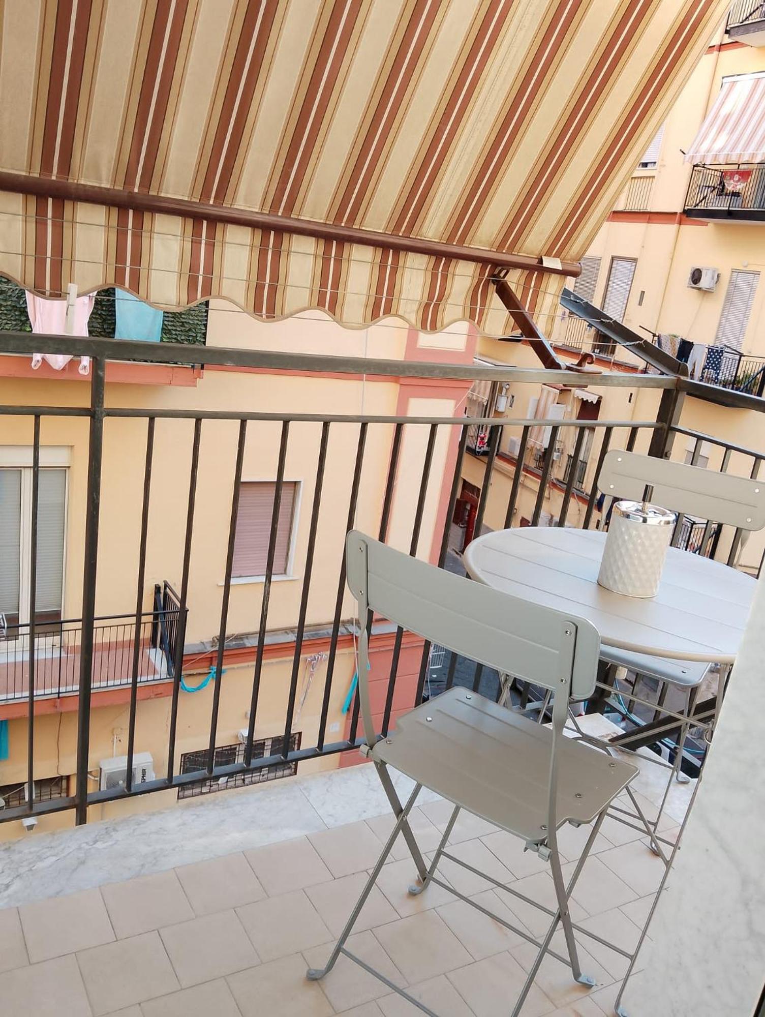 Апартаменты Mary House Napoli Centro Экстерьер фото