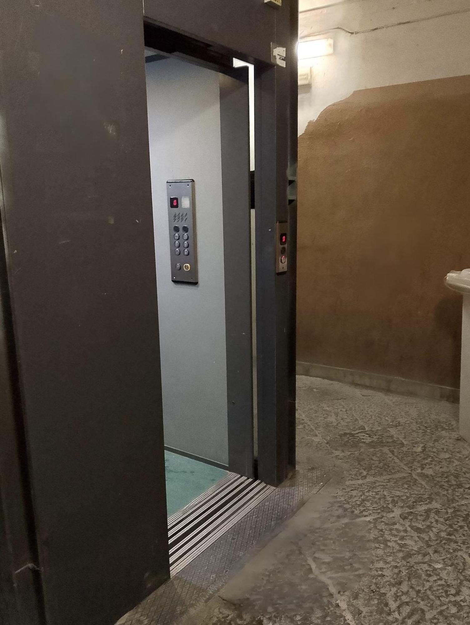 Апартаменты Mary House Napoli Centro Экстерьер фото
