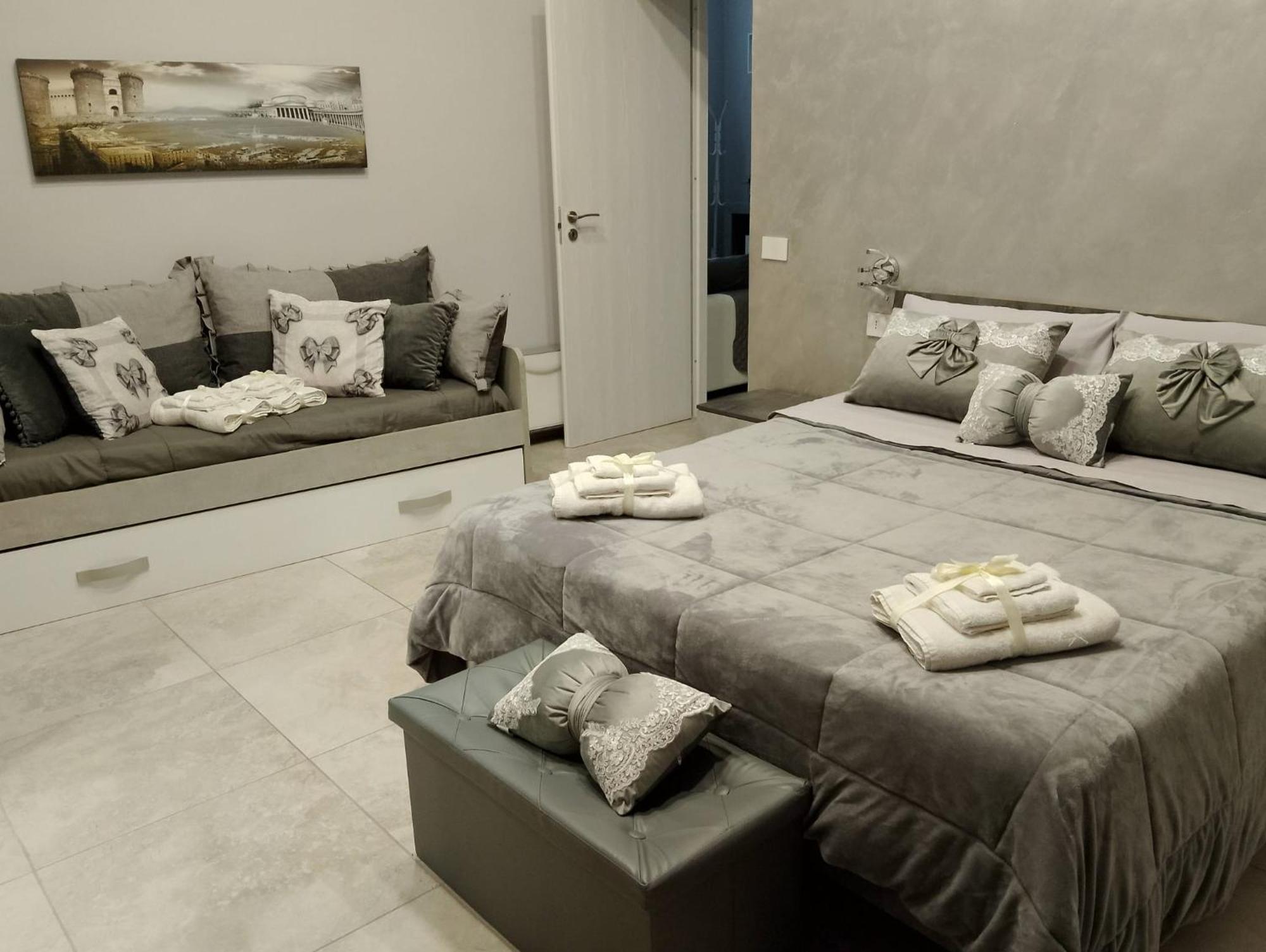 Апартаменты Mary House Napoli Centro Экстерьер фото